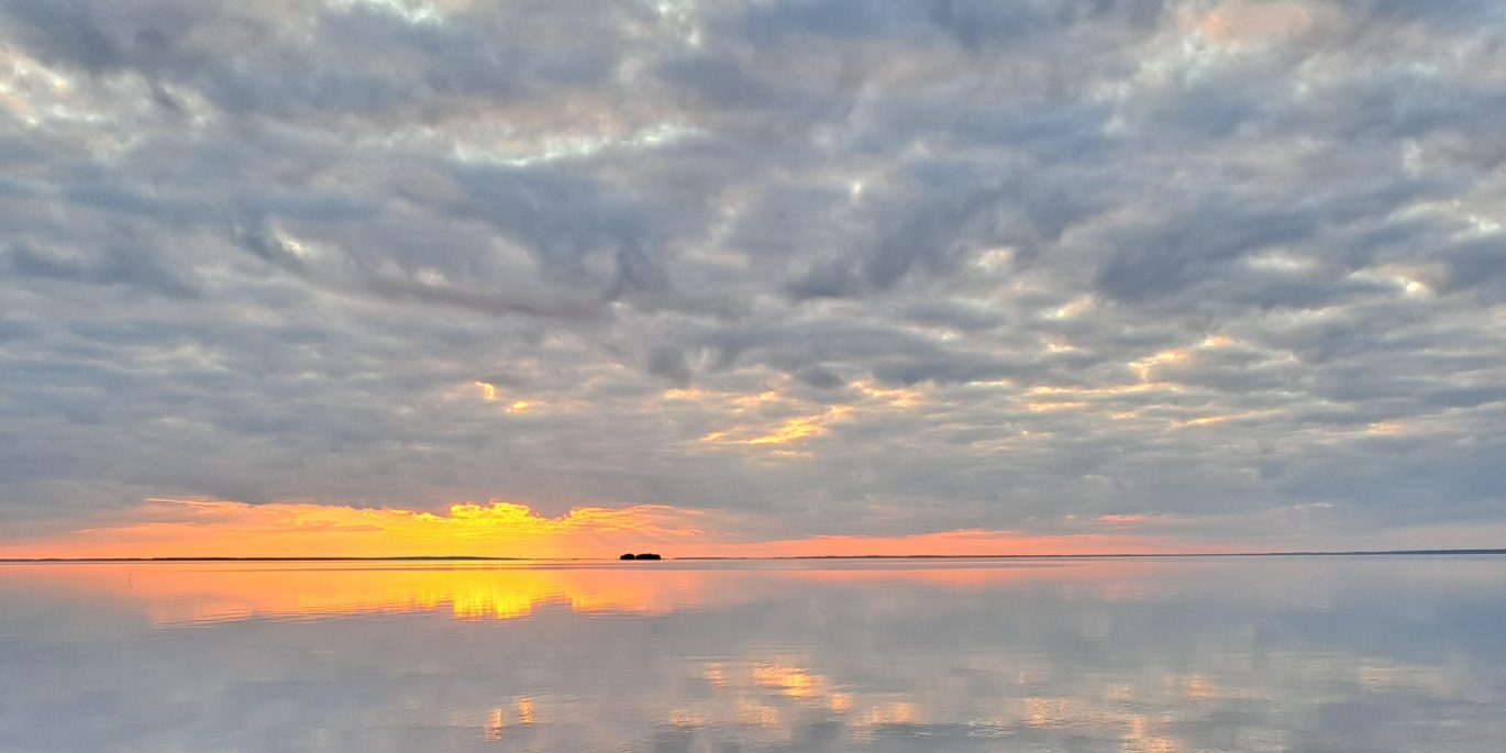 Auringonlasku Oulujärvellä